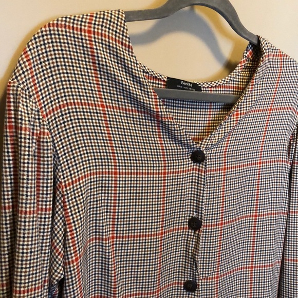 Long Sleeve Button Blouse - Picture 4 of 4